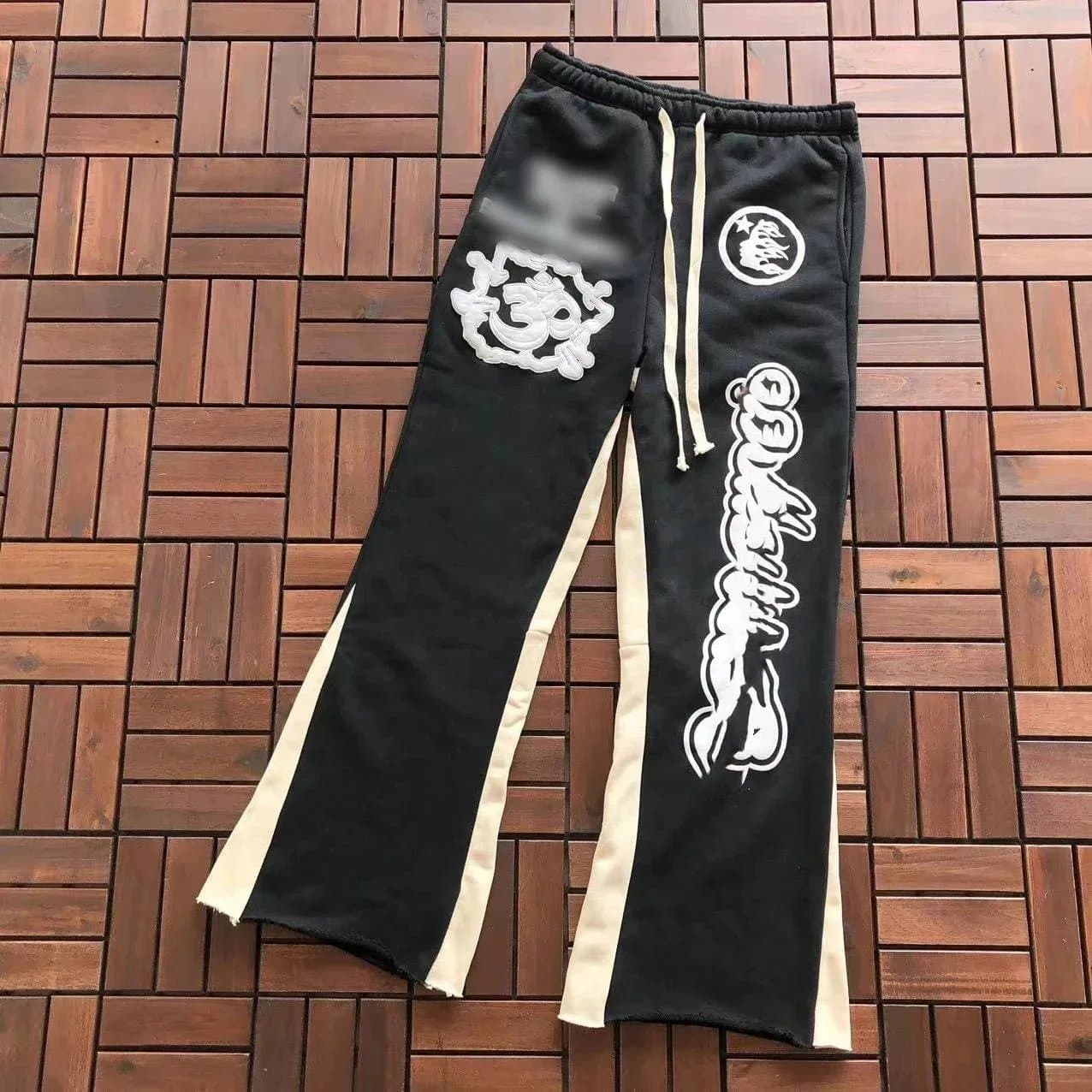 Black & Beige Graphic Print Sweatpants with Drawstring Waist