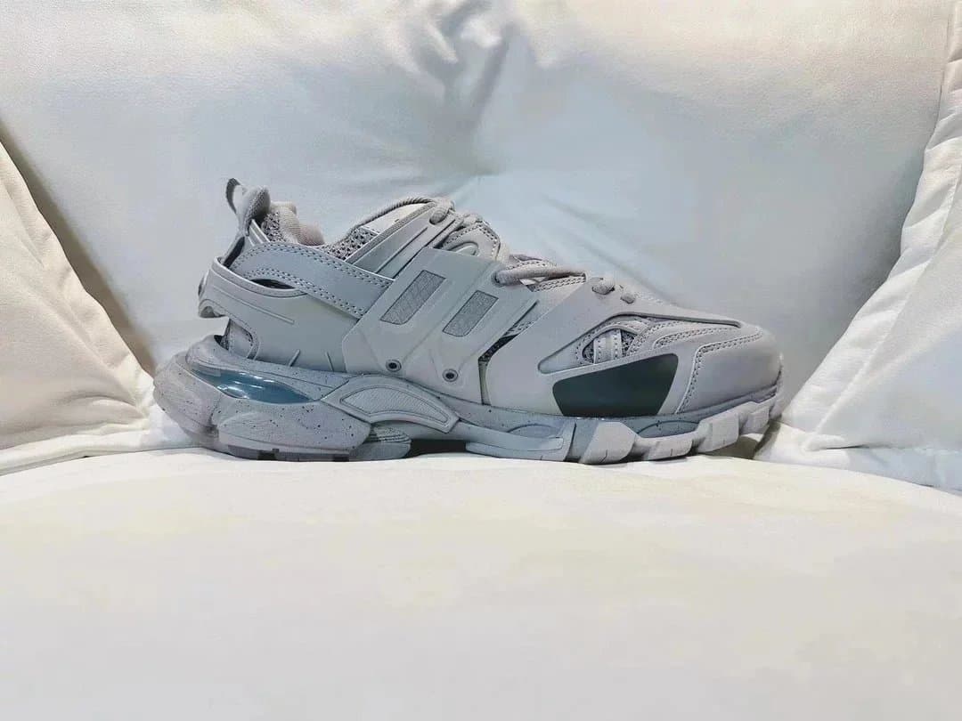 Balenciaga Balenciaga Track 3.0 Sneakers in GOOD 巴黎Track3.0脏脏灰 Grey