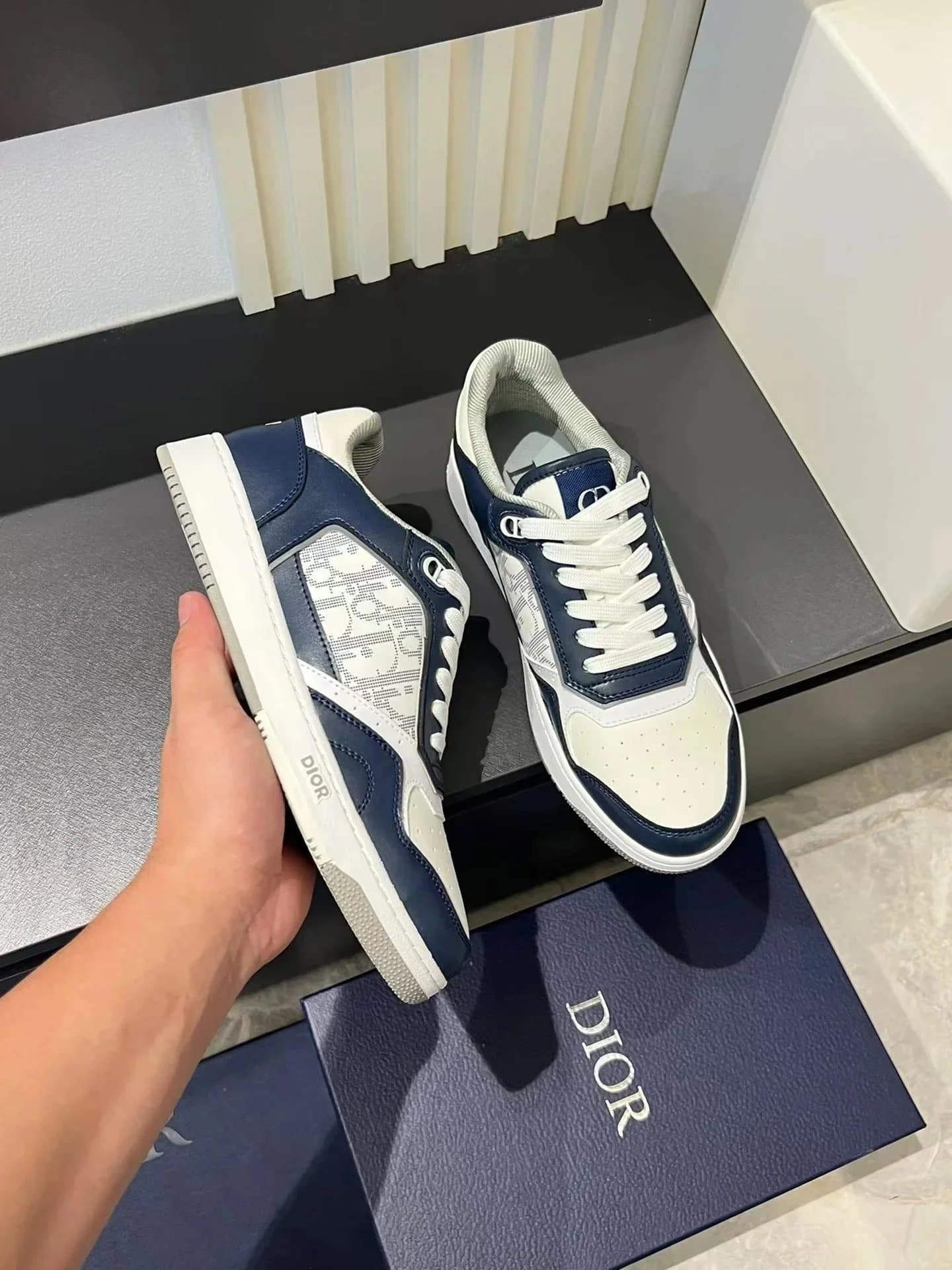Dior Oblique Low Sneakers in Navy/White