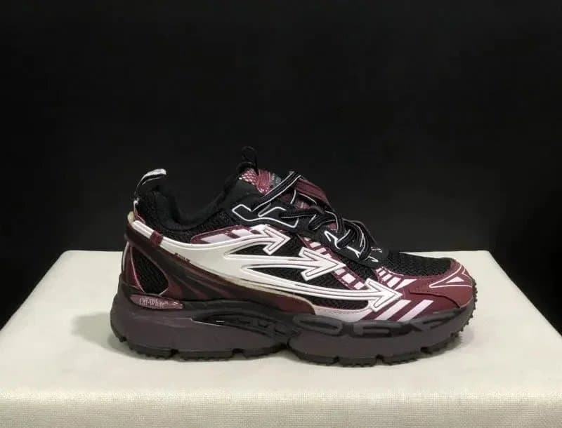 Challenger Challenger Running Shoes in酒红色/Black Red - 1