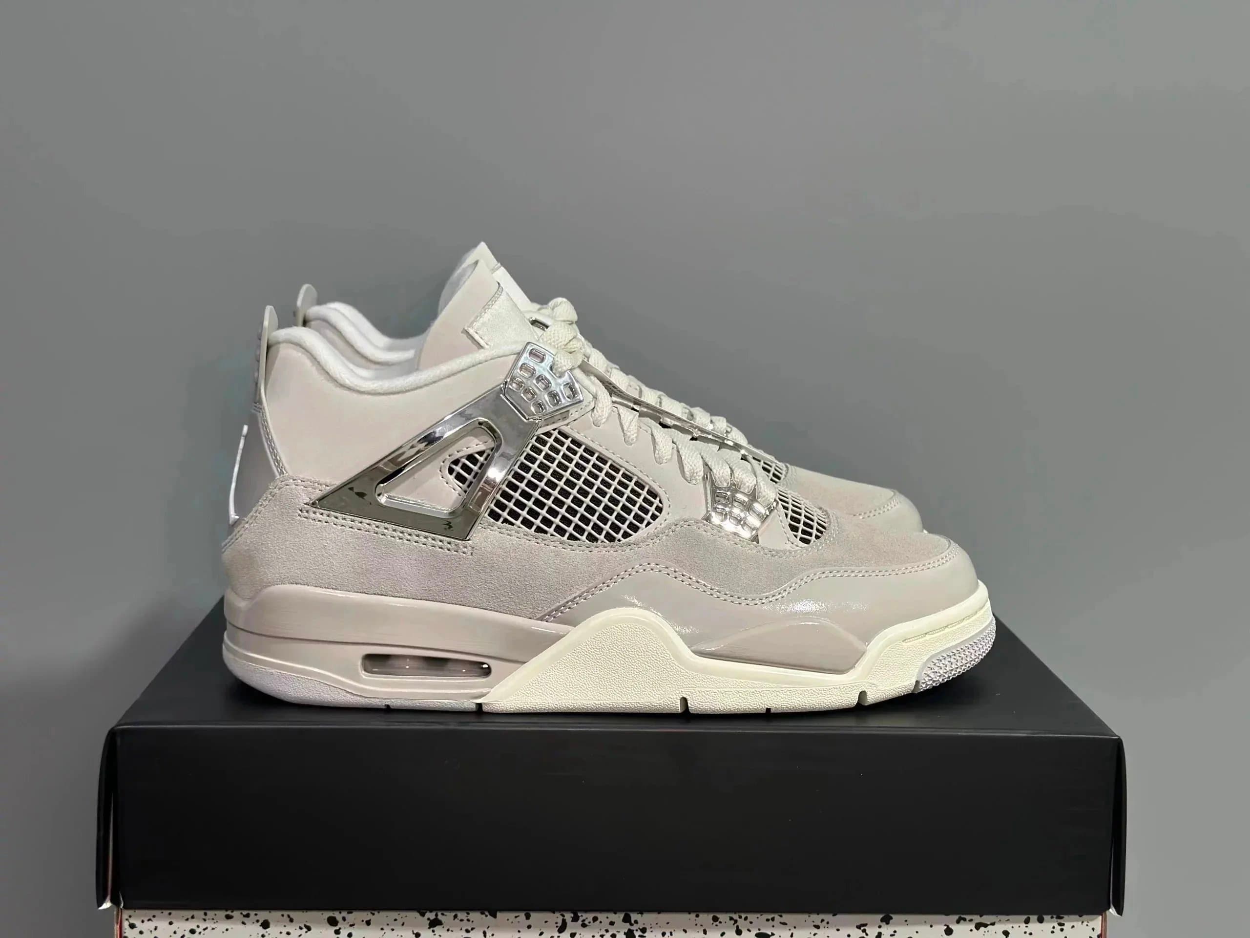 Air Jordan 4 Retro 'Metallic Silver' Sneakers Silver