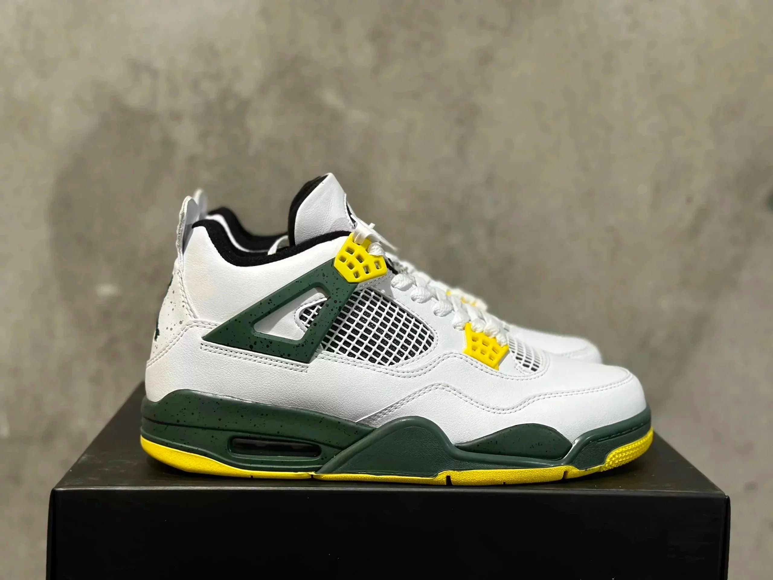 Air Jordan 4 Retro 'Oregon Green' Sneakers
