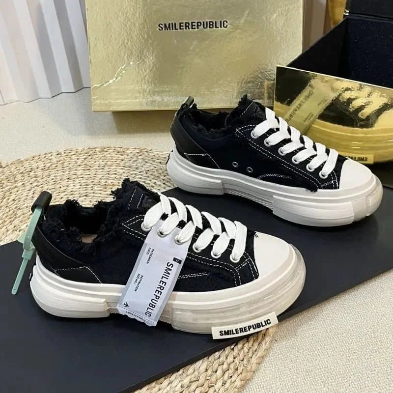 Smilerepublic Smilerepublic Black & White Canvas Sneakers with Faux Fur Lining Black - 1