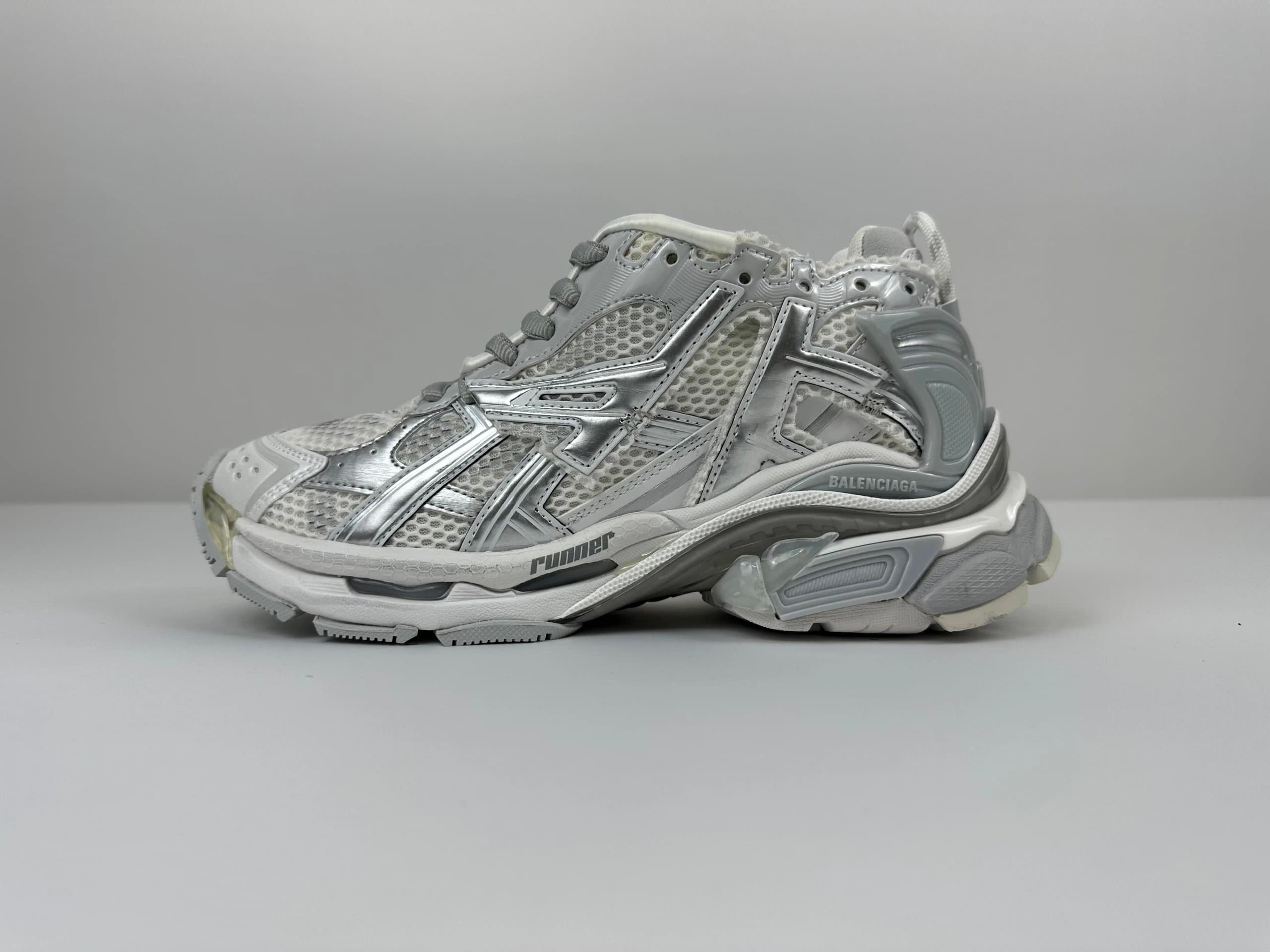 Balenciaga Balenciaga Runner Sneakers in Silver/White Silver