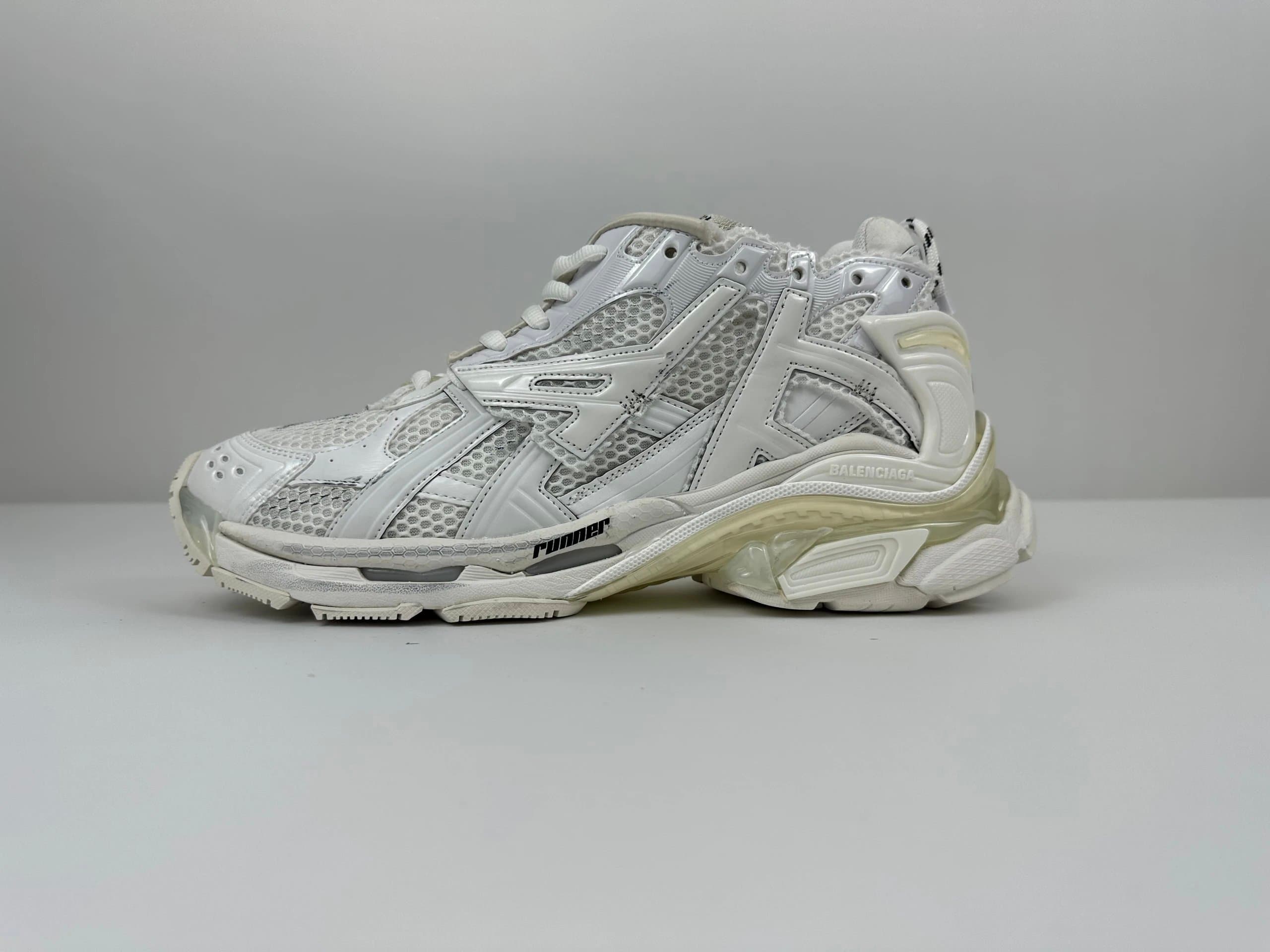 Balenciaga Balenciaga Runner Sneakers in White White