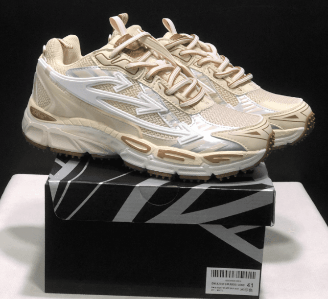 Mizuno Mizuno Wave Rider 26 Sneakers in Beige Beige - 1